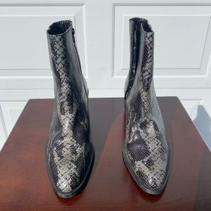 Vintage Snake Print Boots! 🐍